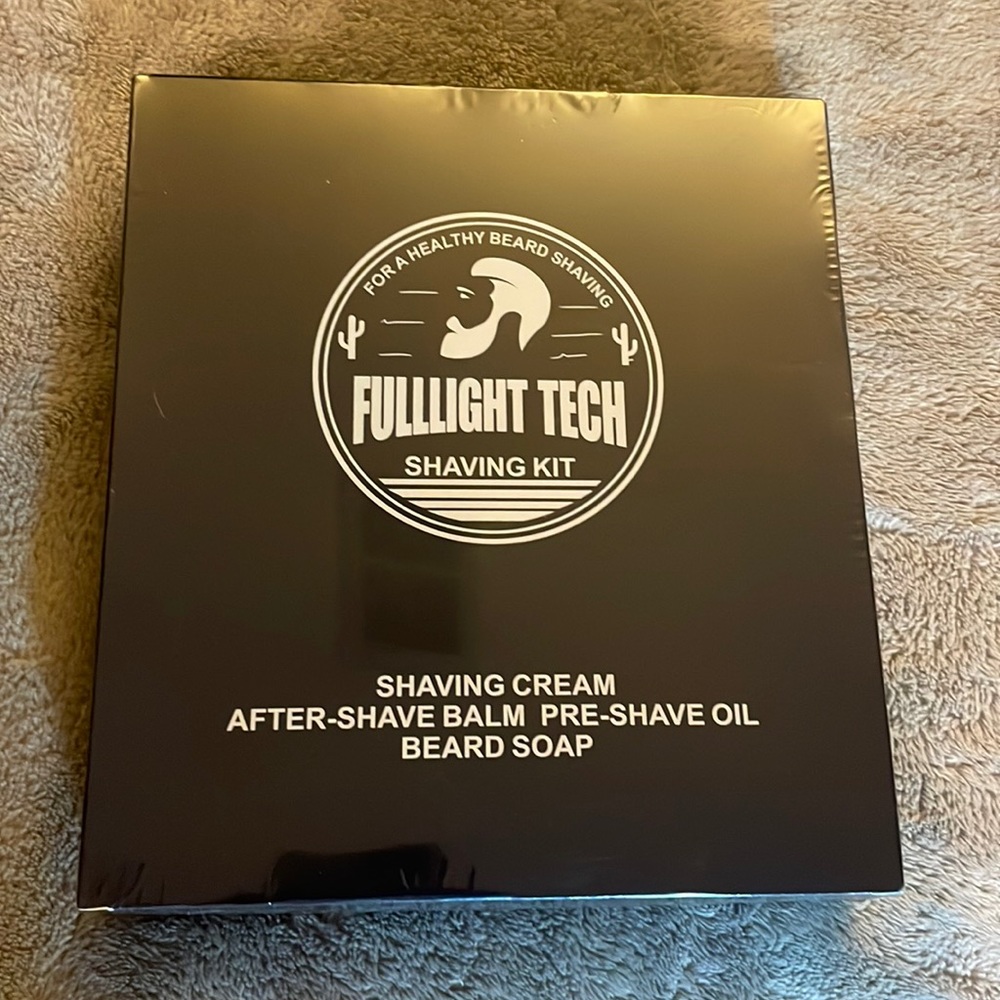Fullight tech shaving kit